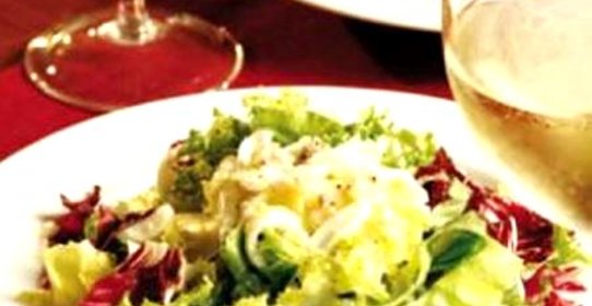 Зимний салат со свежей зеленью