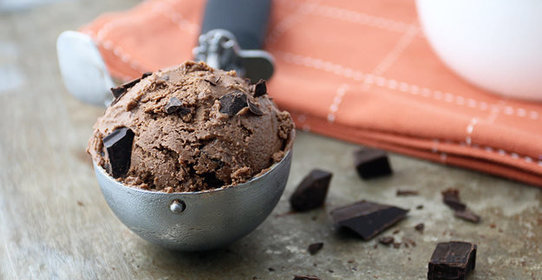 Шоколадное мороженое с авокадо