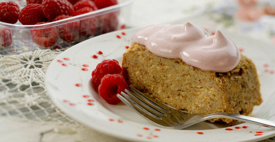 Пудинг с малиновым соусом