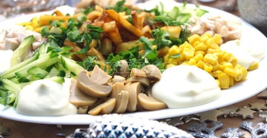 Салат «Хоровод у ёлки»