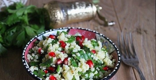 Теплый салат из пшена с гранатом