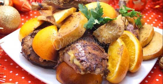 Утка запеченная в духовке с айвой