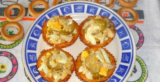 Салат в картофельных корзинках