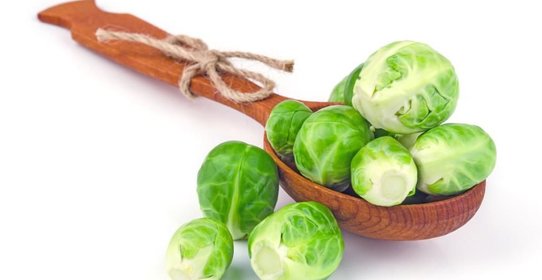 Брюссельская капуста с белым соусом с сыром
