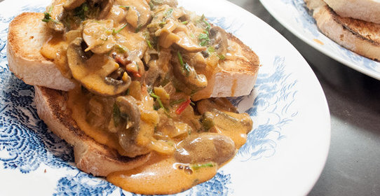 Закуска из грибов в сливочном соусе для тостов