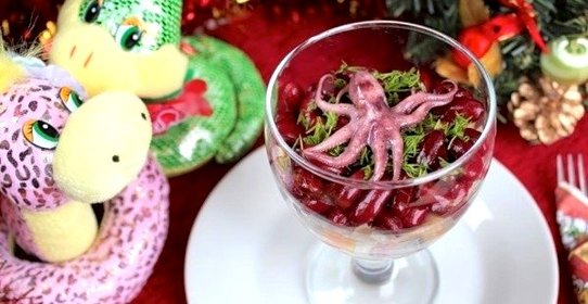 Салат «Новогодняя история»