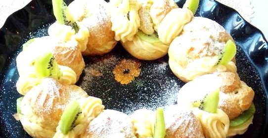 Кольцо из эклеров