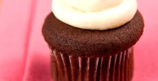 Шоколадные капкейки в легком сырном креме