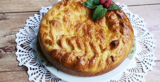 Пирог с ревенем, малиной и белым шоколадом