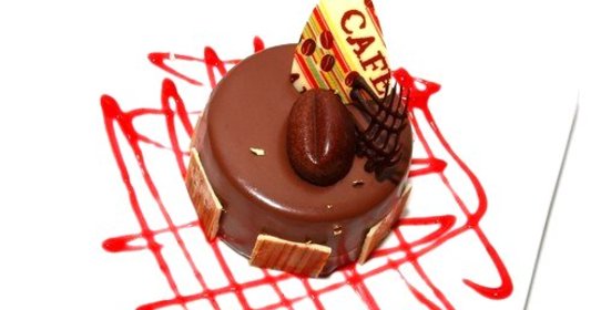 Шоколадно-кофейные пирожные в глазури