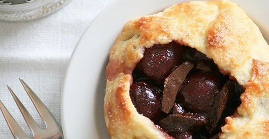 Мини-галеты с черешней и тёмным шоколадом