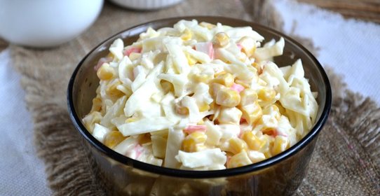 Салат с крабовыми палочками и капустой