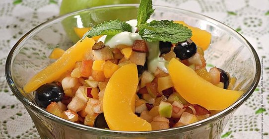 Фруктовый салат с мятной заправкой