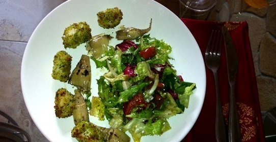 Салат с зелеными гребешками и артишоками