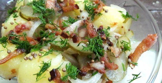 Салат с молодым картофелем и огурцом