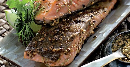 Лосось в корочке из кориандра