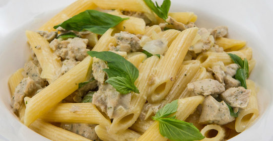 Пенне с колбасками и горчицей