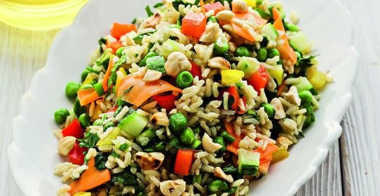 Овощной салат с коричневым рисом