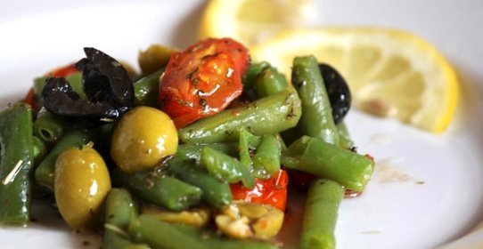 Холодный салат со стручковой фасолью