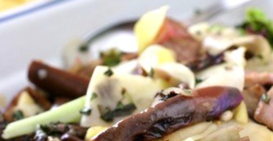 Салат с грибами, яблоком и апельсином