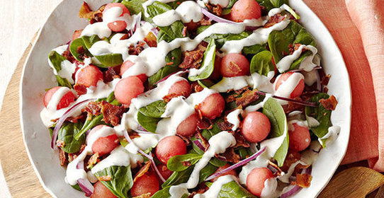 Салат со шпинатом, арбузом и беконом