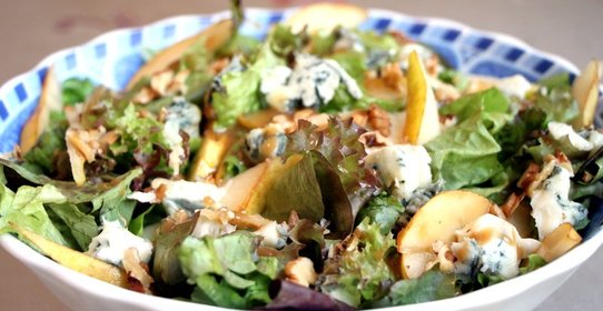 Салат из груши с сыром дор-блю