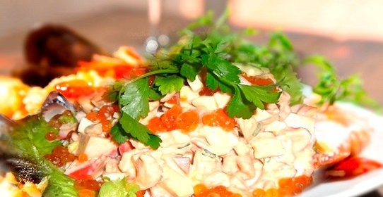 Салат Царский с икрой и креветками