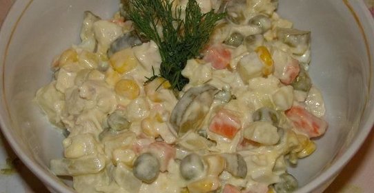 Салат столичный с курицей классический