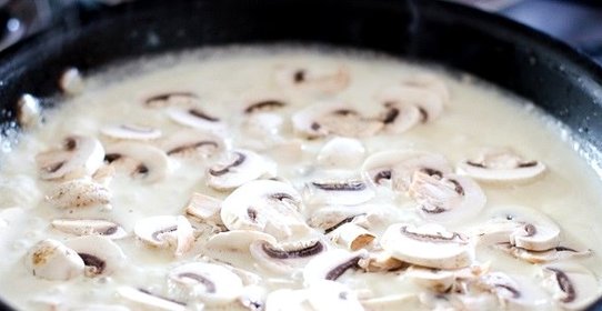 Жареные грибы со сливками