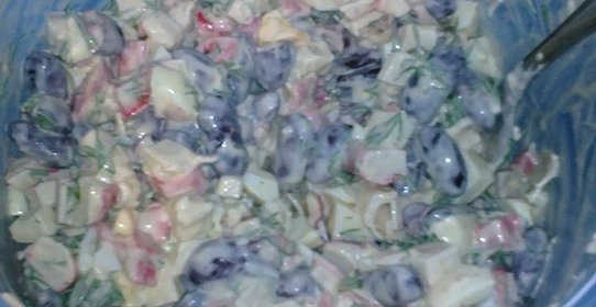 Быстрый салат с фасолью и крабовыми палочками