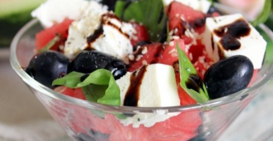 Салат из арбуза с фетой