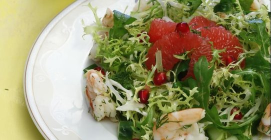 Салат из креветок с грейпфрутом и гранатом