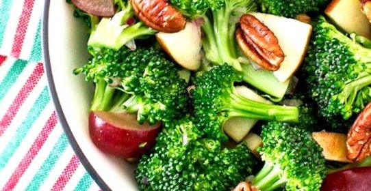 Салат из свежей брокколи