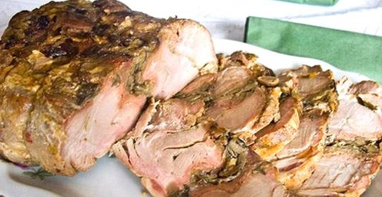 Шейка свиная, запеченная с айвой и грибами