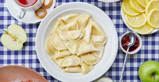 Вареники с творогом и изюмом