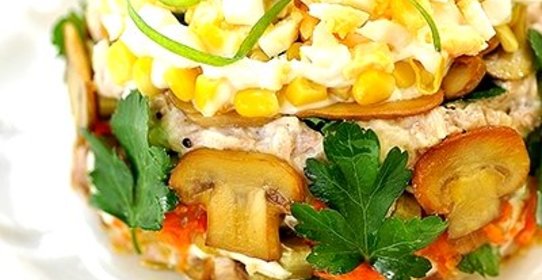 Салат из индейки с солеными огурцами