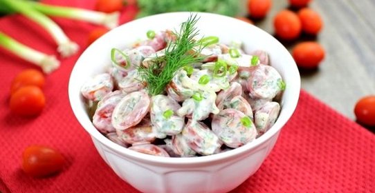 Cалат из помидоров со сметаной