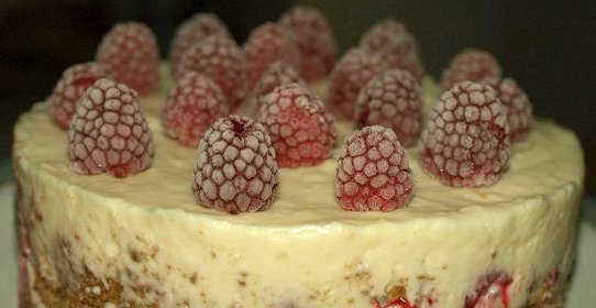 Чизкейк с малиной и шоколадом