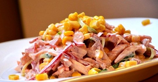 Салат гусарский с копченой курицей