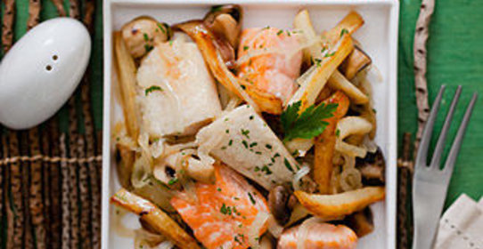 Поджарка из белой и красной рыбы в мультиварке