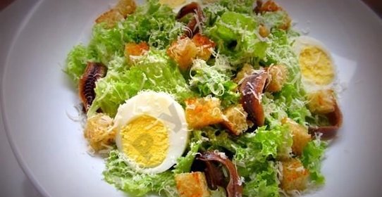 Салат с анчоусами