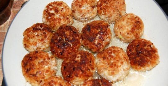 Куриные котлеты с подливкой