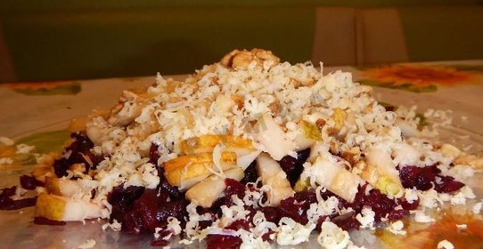 Салат из свеклы и груши с сыром