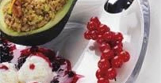 Мороженое с авокадо, медом и грецкими орехами