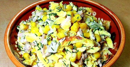 Салат с блинами и кукурузой