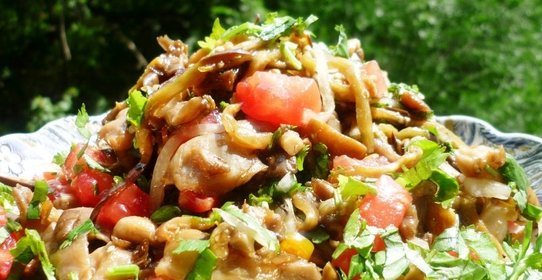 Пикантный салат из баклажан