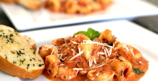 Тортеллини с крабовым соусом