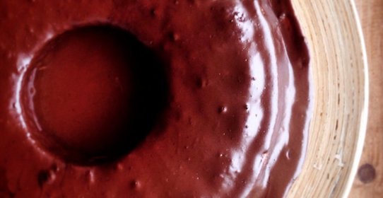 Морковный пирог с шоколадным соусом