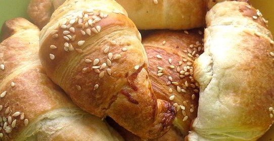 Круассаны с ветчиной и сыром