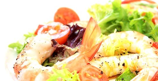 Салат из помидоров черри с креветками